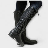 Lúcia - Botins com atacadores elegantes